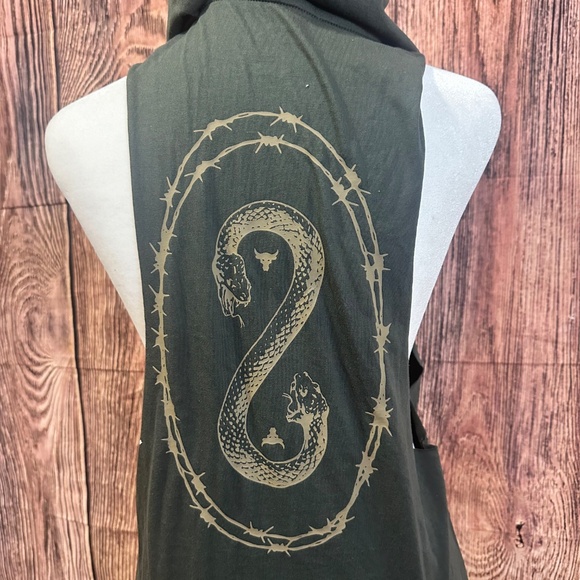 Under Armor - Picture 6 of 6